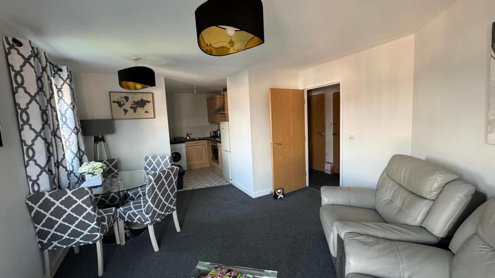 Spacious 1 Bedroom Apartment In Wigan Shevington Extérieur photo